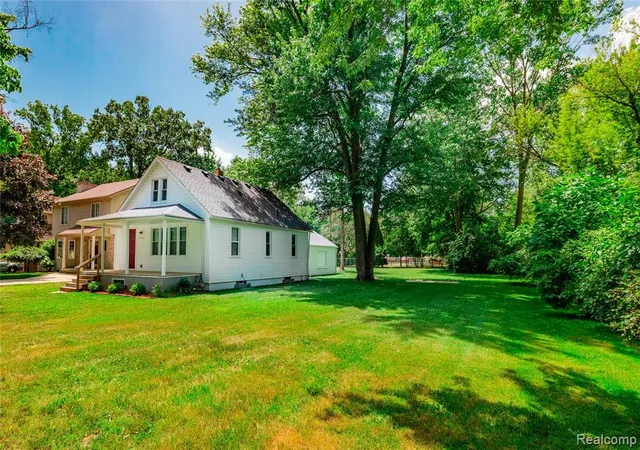 Photo 3 of Single family home for sale at 25450 6th Street, Grosse Ile, MI 48138 1806 | MLS# 61009016 | Listing updated on 2026-10-13