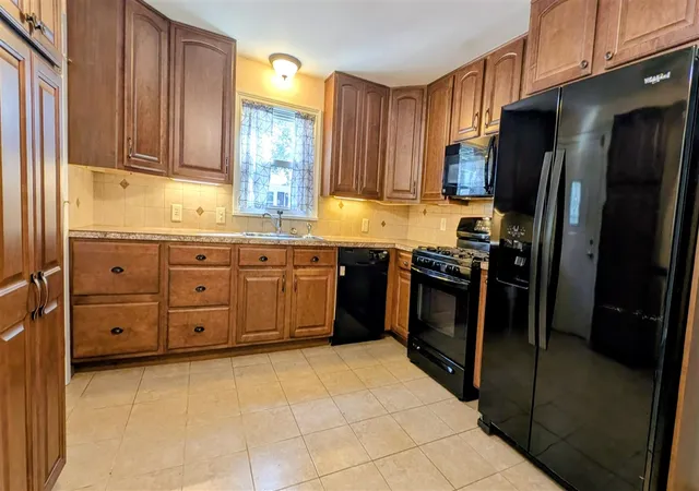Photo 4 of Sale Pending at 1932 Elwood St, Muskegon, MI 49442 | MLS# 70555309 | Listing updated on 2026-09-04