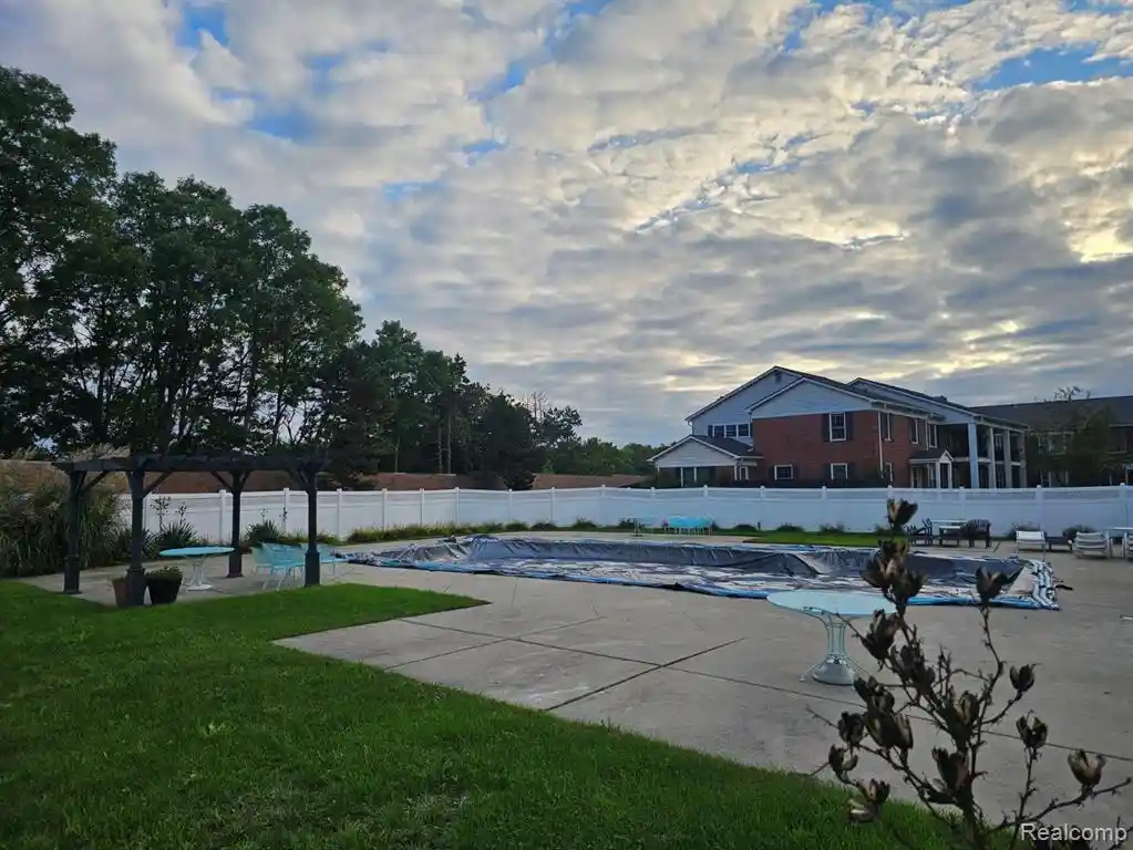 Listing Photo 35 - Condo for sale in 27718 W Echo Vly located at 27718 W Echo Vly, Farmington Hills, MI 48334 - Unit #216