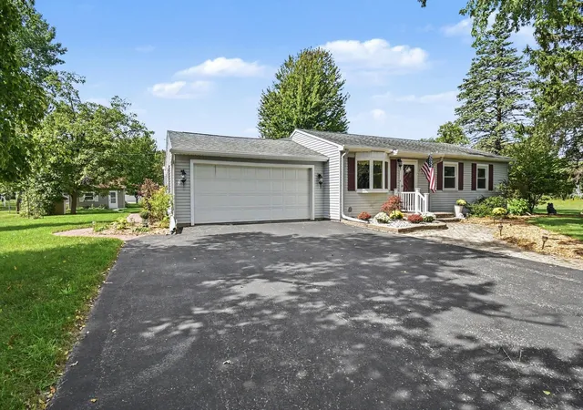 Photo 2 of Single family home for sale at 3378 State St Rd, Bay City, MI 48706 | MLS# 50221961 | Listing updated on 2026-10-04
