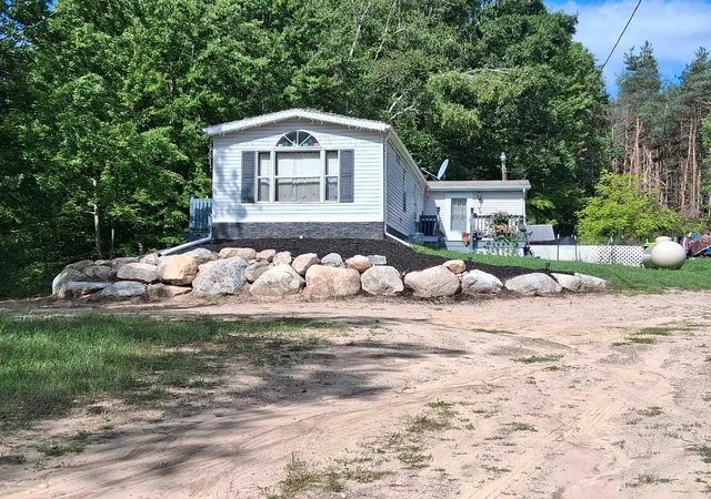 Photo 1 of Single family home for sale at 9713 N Glass Rd, Farwell, MI 48622 | MLS# 50221005 | Listing updated on 2026-09-07