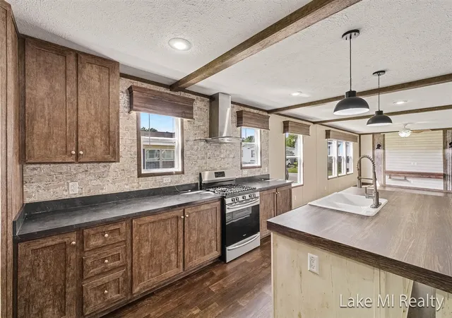 Photo 3 of Single family home for sale at 104 Gardens Blvd, Grand Rapids, MI 49534 | MLS# 70558458 | Listing updated on 2026-10-18