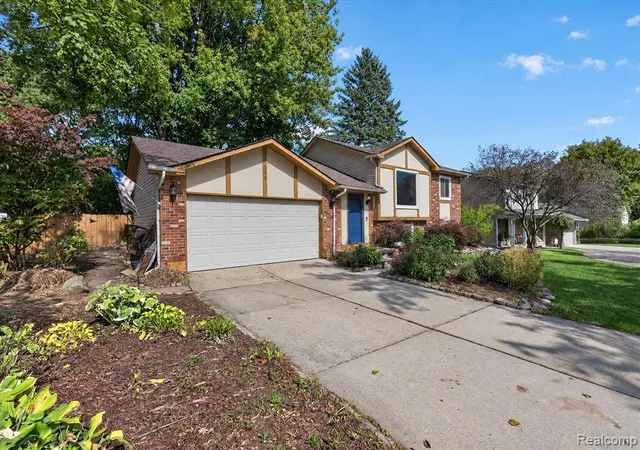 Photo 2 of Single family home for sale at 1570 South Blvd, Rochester Hills, MI 48309 | MLS# 61034670 | Listing updated on 2026-10-01