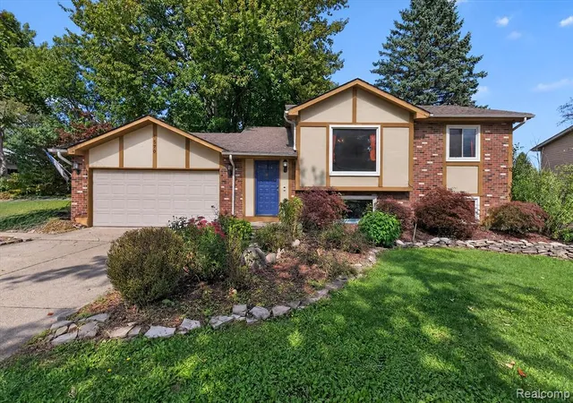 Photo 3 of Single family home for sale at 1570 South Blvd, Rochester Hills, MI 48309 | MLS# 61034670 | Listing updated on 2026-10-01