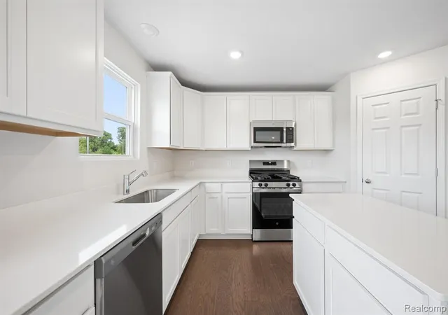 Photo 3 of Single family home for sale at 34398 Sandpiper Ct, New Baltimore, MI 48047 2837 | MLS# 60992512 | Listing updated on 2026-09-18