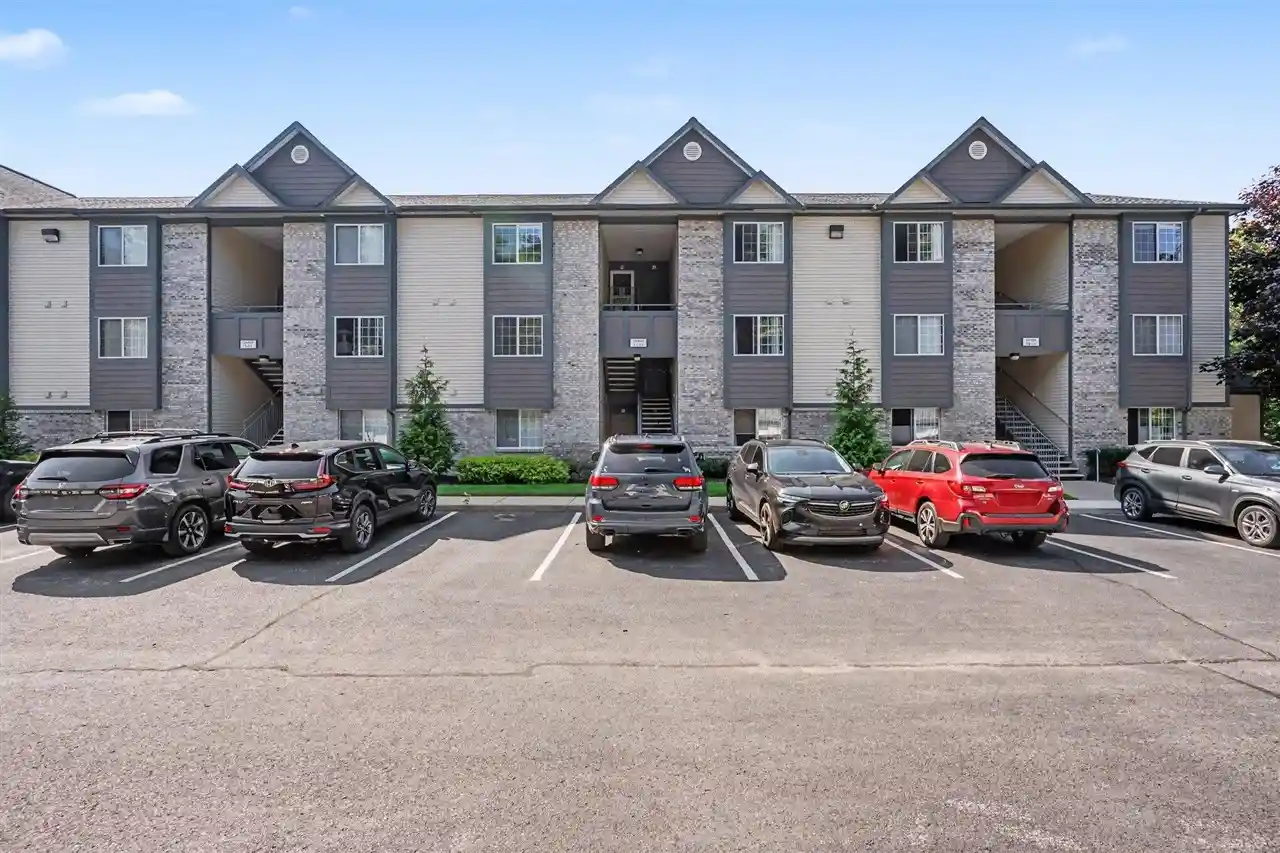 Listing Photo 1 - Condo for sale in 18400 N Ridge Ct located at 18400 N Ridge Ct, Spring Lake, MI 49456 - Unit #17