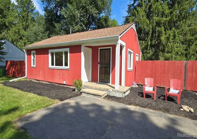 Photo 2 of Single family home for sale at 6464 Huron River Dr, Dexter, MI 48130 9796 | MLS# 61024614 | Listing updated on 2026-09-14