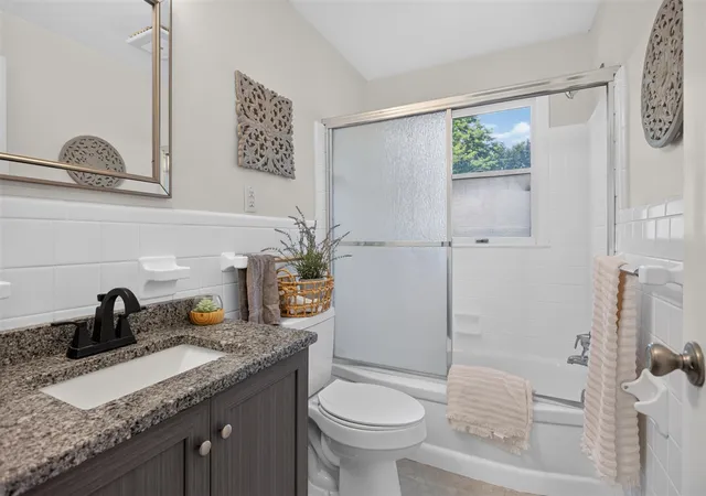 Photo 4 of Single family home for sale at 5486 Sherwood Dr, Jackson, MI 49201 | MLS# 70549374 | Listing updated on 2026-09-11