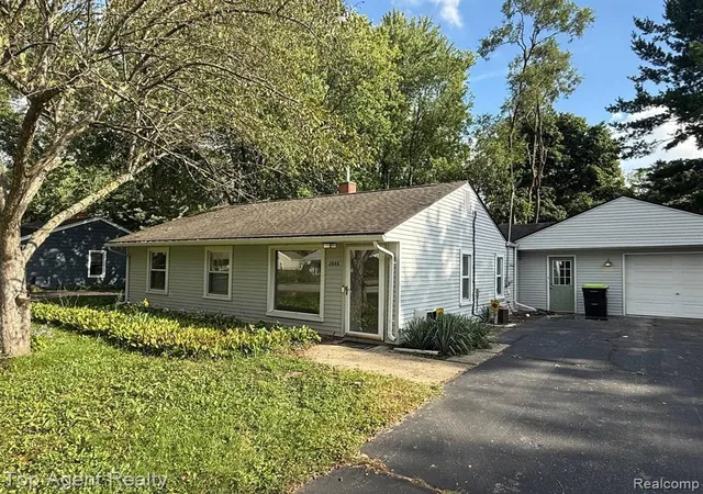 Photo 1 of Single family home for sale at 2848 Edna Jane Dr, Auburn Hills, MI 48326 | MLS# 61030533 | Listing updated on 2026-10-07
