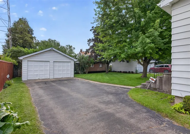 Photo 2 of Single family home for sale at 403 S Wisner St, Jackson, MI 49203 | MLS# 70555465 | Listing updated on 2026-09-17