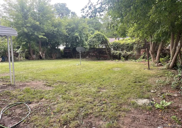 Photo 3 of Sale Pending at 515 Martin Luther King Jr Blvd, Pontiac, MI 48342 | MLS# 61031885 | Listing updated on 2026-10-02