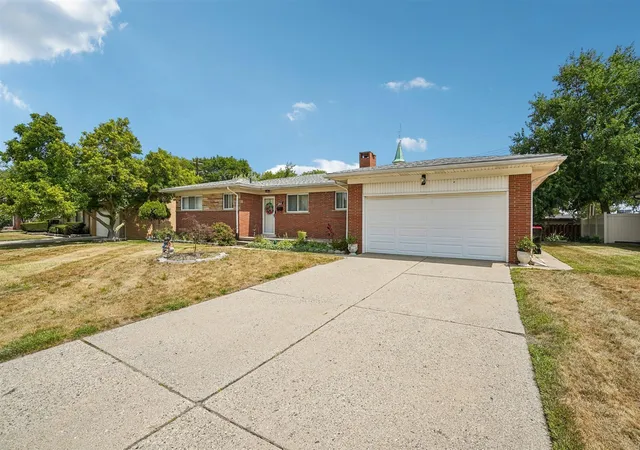 Photo 2 of Sale Pending at 22808 Greenview Rd, Southfield, MI 48075 | MLS# 70555316 | Listing updated on 2026-09-08