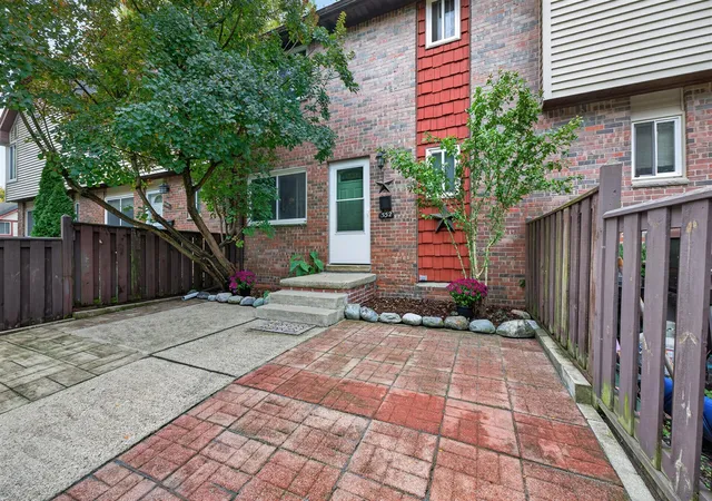 Listing Photo 2 - Condo for sale in building located at 552nd Ter Ln, Ypsilanti, MI 48198
