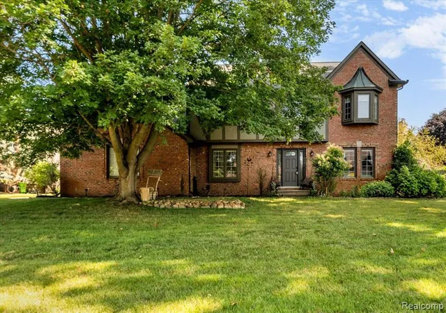 Photo 1 of Single family home for sale at 2765 Hunter Hts Dr, West Bloomfield, MI 48324 | MLS# 61017693 | Listing updated on 2026-09-13