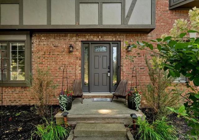 Photo 3 of Single family home for sale at 2765 Hunter Hts Dr, West Bloomfield, MI 48324 | MLS# 61017693 | Listing updated on 2026-09-13