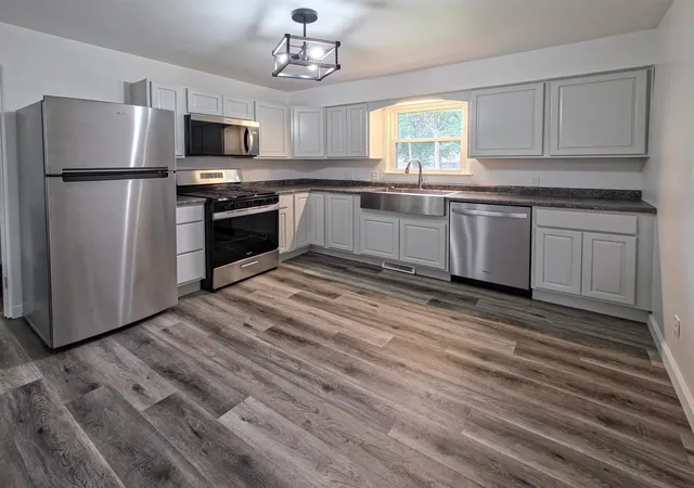 Photo 3 of Sale Pending at 4 Tarras Ct, Bay City, MI 48706 | MLS# 50222549 | Listing updated on 2026-09-28