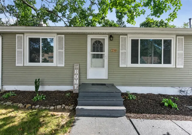 Photo 3 of Single family home for sale at 233 E Clark St, Jackson, MI 49203 | MLS# 70554879 | Listing updated on 2026-09-10