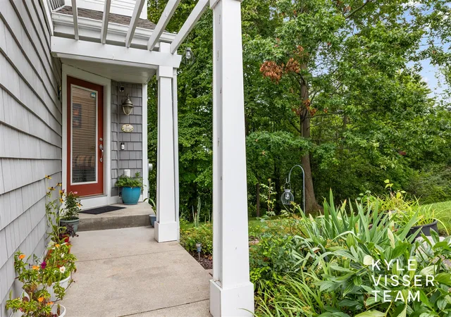 Photo 2 of Condo for sale at 816 Pinnacle Run Dr #21, Grand Rapids, MI 49546 | MLS# 70557206 | Listing updated on 2026-09-10