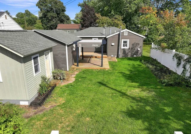 Photo 3 of Single family home for sale at 304 S Pine St, Lake City, MI 49651 | MLS# 80073080 | Listing updated on 2026-09-04