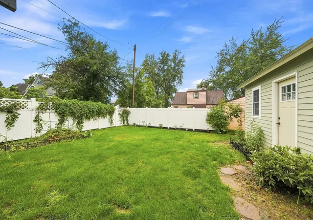 Photo 4 of Single family home for sale at 304 S Pine St, Lake City, MI 49651 | MLS# 80073080 | Listing updated on 2026-09-21