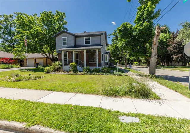 Photo 3 of Single family home for sale at 1130 Walsh St, Grand Rapids, MI 49507 | MLS# 70539592 | Listing updated on 2026-09-04