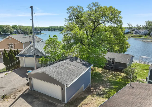 Photo 4 of Single family home for sale at 1304 N Eagle Lake Dr, Kalamazoo, MI 49009 | MLS# 70534279 | Listing updated on 2026-09-16