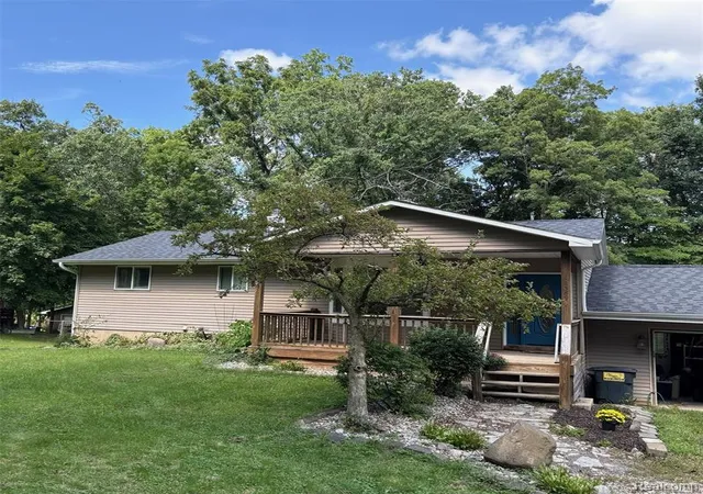 Photo 1 of Single family home for sale at 12389 White Lake Rd, Fenton, MI 48430 | MLS# 61024621 | Listing updated on 2026-09-11