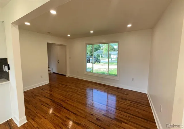 Photo 2 of Single family home for sale at 17365 Hilton St, Southfield, MI 48075 | MLS# 61033406 | Listing updated on 2026-09-26