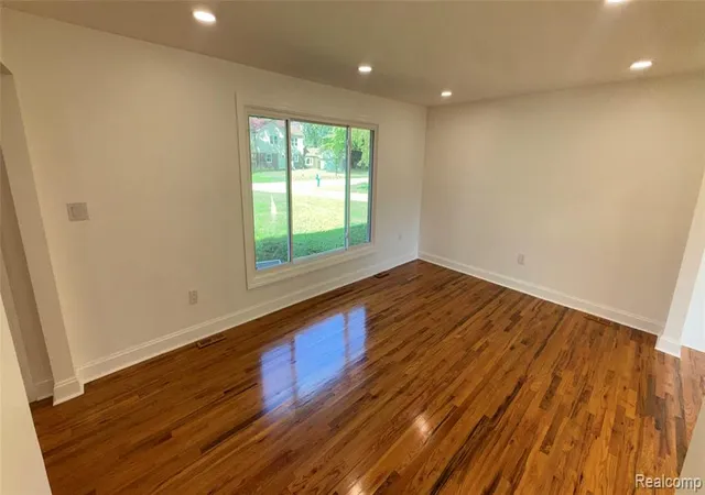 Photo 3 of Single family home for sale at 17365 Hilton St, Southfield, MI 48075 | MLS# 61033406 | Listing updated on 2026-09-26