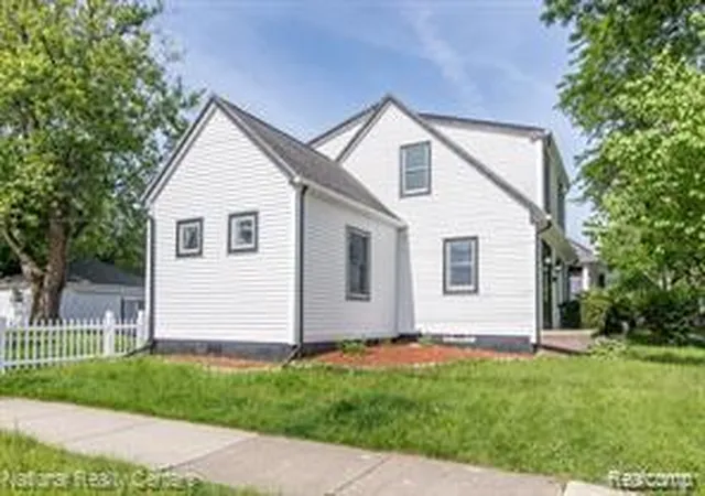 Photo 3 of Single family home for sale at 1572 Webster St, Birmingham, MI 48009 | MLS# 61037715 | Listing updated on 2026-10-16
