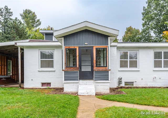 Photo 1 of Single family home for sale at 1559 Laughlin Dr, Grand Rapids, MI 49504 | MLS# 70562155 | Listing updated on 2026-10-23