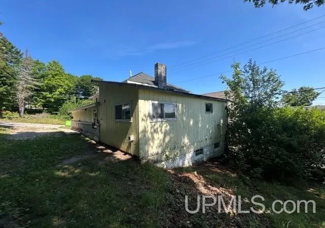 Photo 3 of Single family home for sale at 211 Hickory St, Munising, MI 49862 | MLS# 50221345 | Listing updated on 2026-09-10