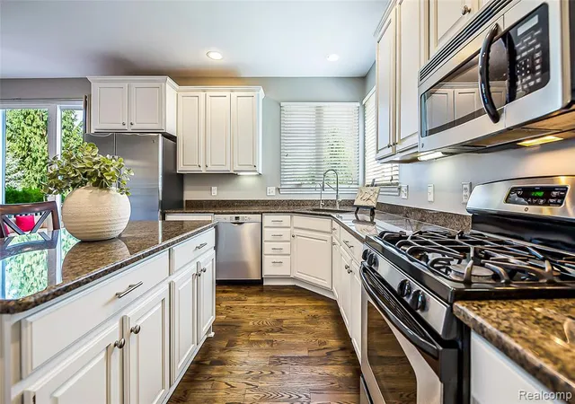 Photo 4 of Sale Pending at 54892 Grenelefe Cir, South Lyon, MI 48178 | MLS# 61026843 | Listing updated on 2026-09-11