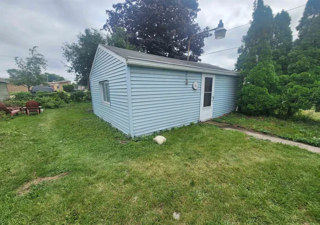 Photo 4 of Single family home for sale at 315 S Erie St, Bay City, MI 48706 | MLS# 50221309 | Listing updated on 2026-09-12