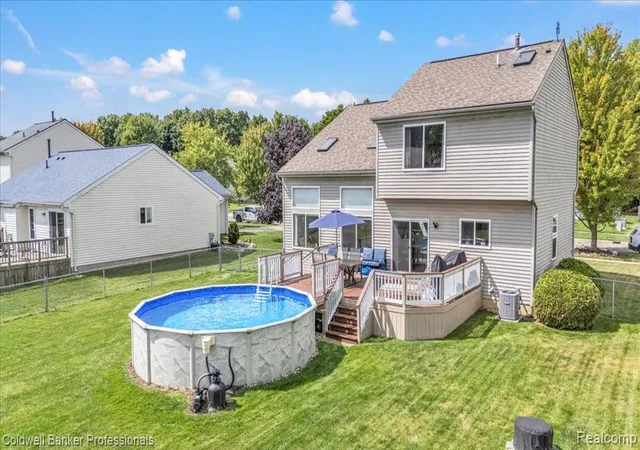 Photo 3 of Sale Pending at 864 Carriage Hill Dr, Fenton, MI 48430 4137 | MLS# 61025194 | Listing updated on 2026-09-05