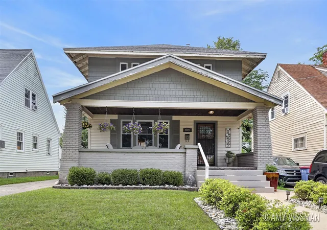 Photo 1 of Single family home for sale at 1921 Linden Ave, Grand Rapids, MI 49507 | MLS# 70556594 | Listing updated on 2026-09-22