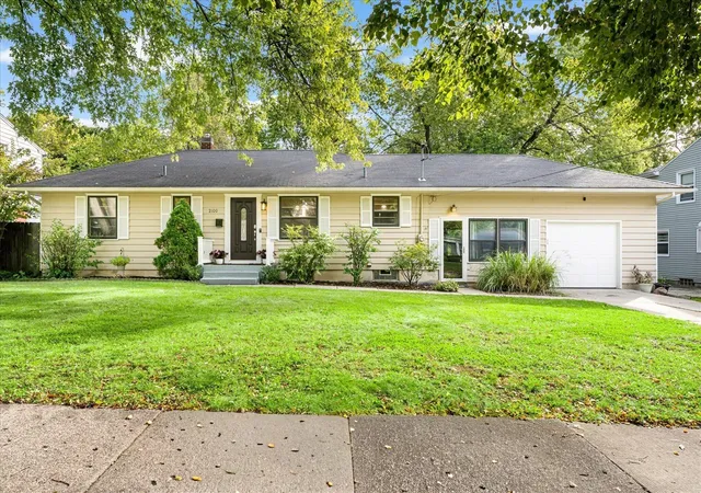 Photo 1 of Single family home for sale at 2100 Cambridge Dr, Grand Rapids, MI 49506 | MLS# 70563787 | Listing updated on 2026-10-10