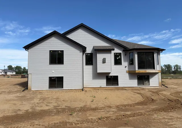 Photo 3 of Single family home for sale at 3586 Serra Dr, Tecumseh, MI 49286 | MLS# 50205990 | Listing updated on 2026-09-30