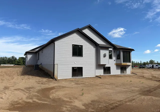 Photo 4 of Single family home for sale at 3586 Serra Dr, Tecumseh, MI 49286 | MLS# 50205990 | Listing updated on 2026-09-30
