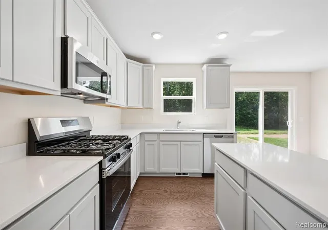 Photo 3 of Single family home for sale at 423 Hidden River, Holly, MI 48442 | MLS# 61022098 | Listing updated on 2026-10-30
