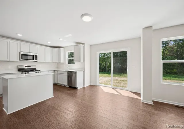Photo 4 of Single family home for sale at 423 Hidden River, Holly, MI 48442 | MLS# 61022098 | Listing updated on 2026-10-30