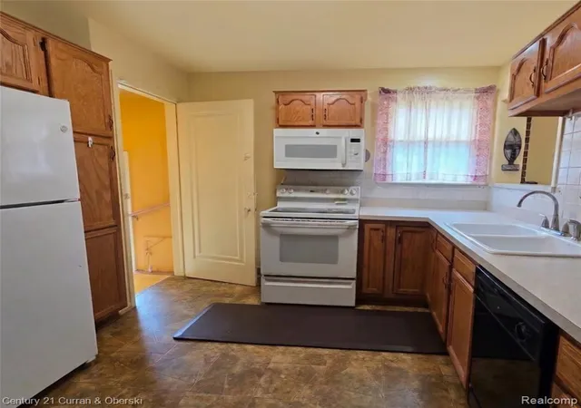 Photo 4 of Sale Pending at 18551 Klinger St, Detroit, MI 48234 | MLS# 61025499 | Listing updated on 2026-09-04