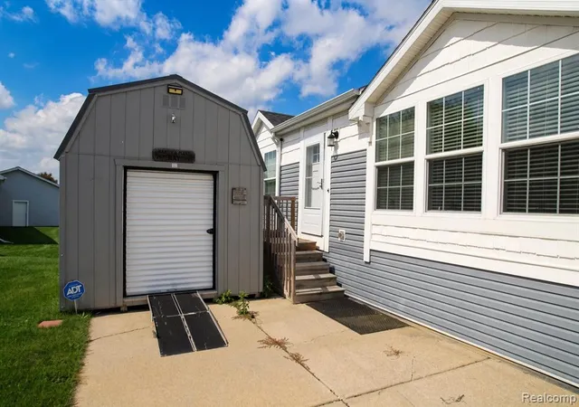 Photo 4 of Manufactured home for sale at 16192 Oxford Ct, Holly, MI 48442 | MLS# 61028848 | Listing updated on 2026-09-24