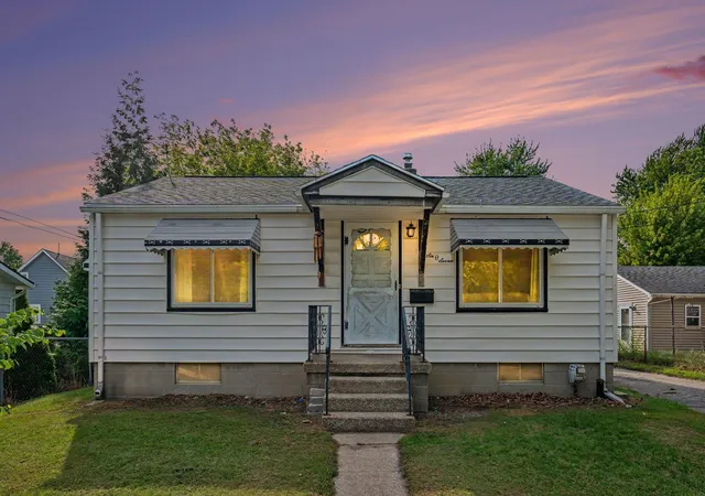 Photo 1 of Single family home for sale at 607 N Sophia St, Bay City, MI 48706 | MLS# 50221686 | Listing updated on 2026-09-21