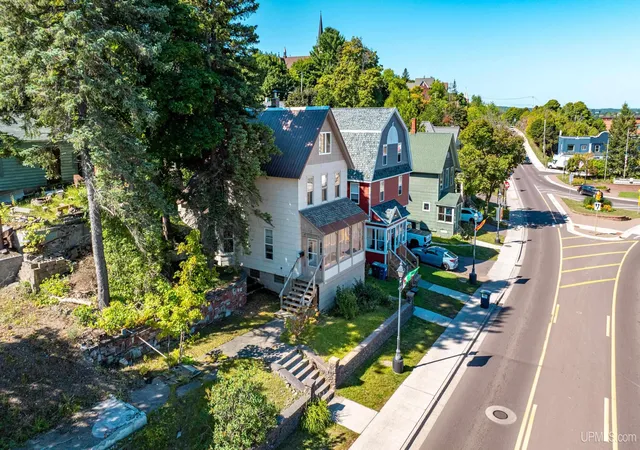 Photo 2 of Single family home for sale at 913 College Ave, Houghton, MI 49931 | MLS# 50220539 | Listing updated on 2026-09-02