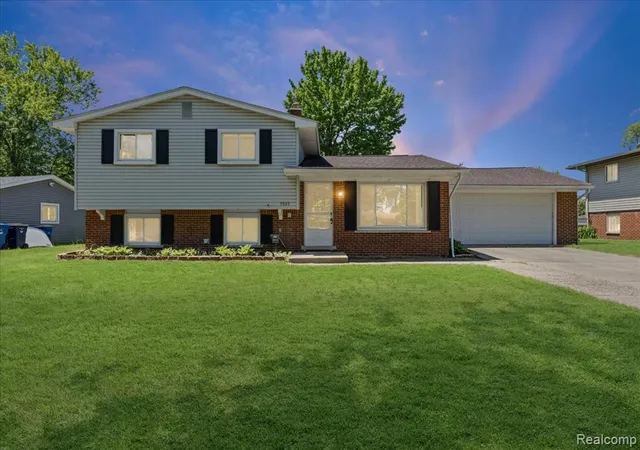 Photo 1 of Single family home for sale at 5925 Strathdon Way, Waterford, MI 48327 2056 | MLS# 60998414 | Listing updated on 2026-10-08