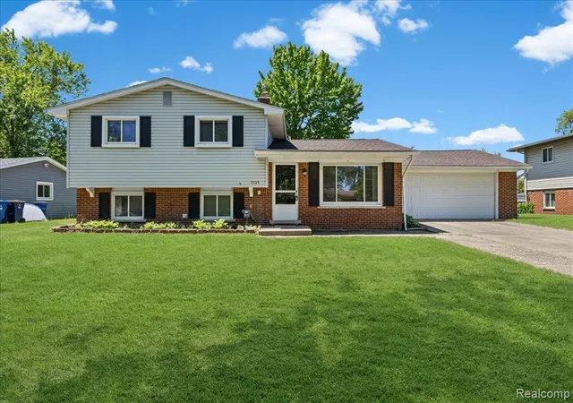 Photo 1 of Single family home for sale at 5925 Strathdon Way, Waterford, MI 48327 2056 | MLS# 60998414 | Listing updated on 2026-10-08