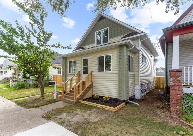 Photo 3 of Sale Pending at 757 Orchard St, Wyandotte, MI 48192 6847 | MLS# 61024984 | Listing updated on 2026-09-13
