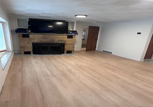 Photo 4 of Single family home for sale at 48481 Harbor Dr, Chesterfield, MI 48047 | MLS# 61008886 | Listing updated on 2026-09-19
