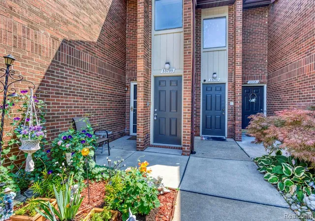 Photo 1 of Condo for sale at 33799 Pondview Cir #47, Livonia, MI 48152 1472 | MLS# 61036779 | Listing updated on 2026-10-20
